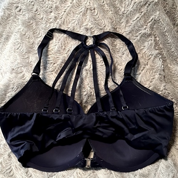 Victoria’s Secret Bra - Picture 2 of 4